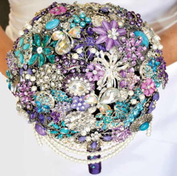 Buquê de cetim Roxo.